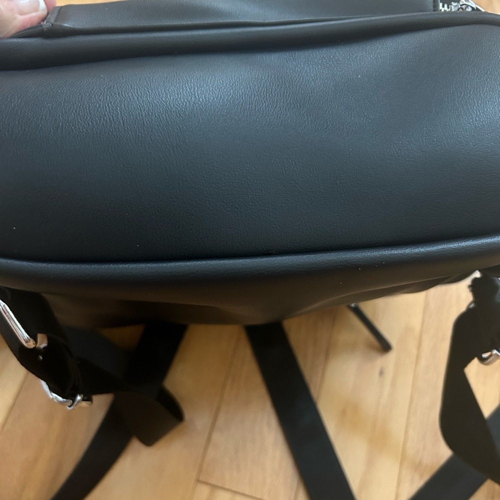 Black backpack. - Picture 4 of 4